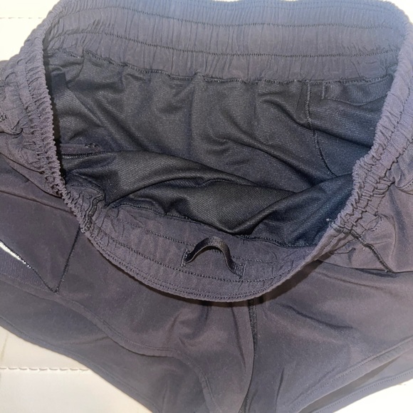 Lululelon hotty hot shorts (2” inseam), Black, size 4 - Picture 5 of 5